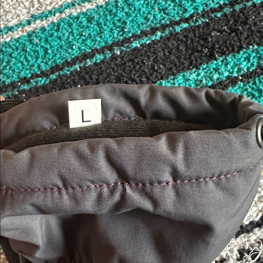 The North Face Girls Hyvent Snow Ski Gloves in Black & Gray - Picture 12 of 12